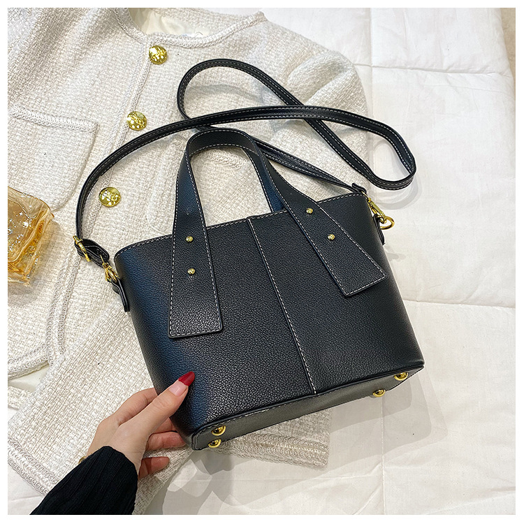 PU Fashionable Handheld Tote Bag With Large Capacity 2023 New High End And Small Mom's One Shoulder Crossbody Small Square Bag_voghion.com