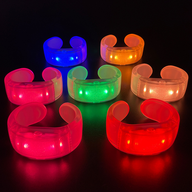 Pulsera recargable Control remoto USB Pulsera luminosa recargable Festival de música dmx Pulsera de soporte de control central Accesorios flash
