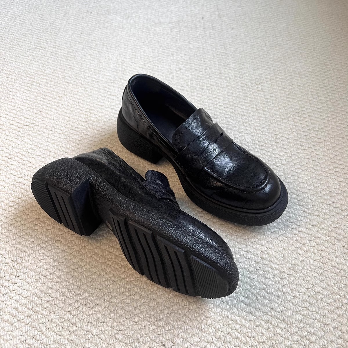 Loafers made of sheepskin leather English style platform