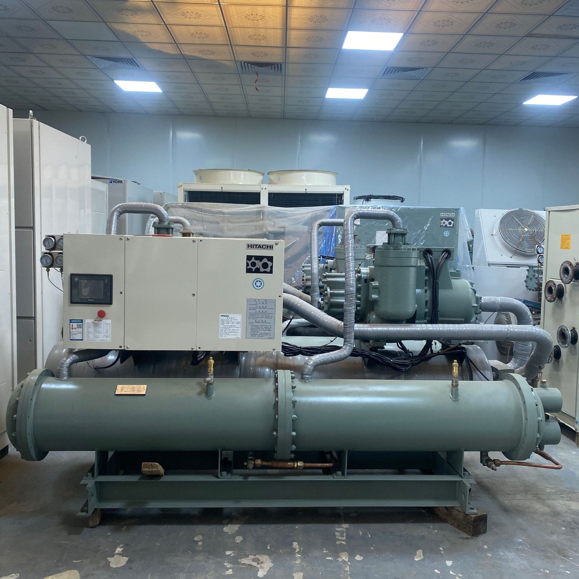 二手商用中央空调日立120匹螺杆式冷水机组RCU120WHZ-AE