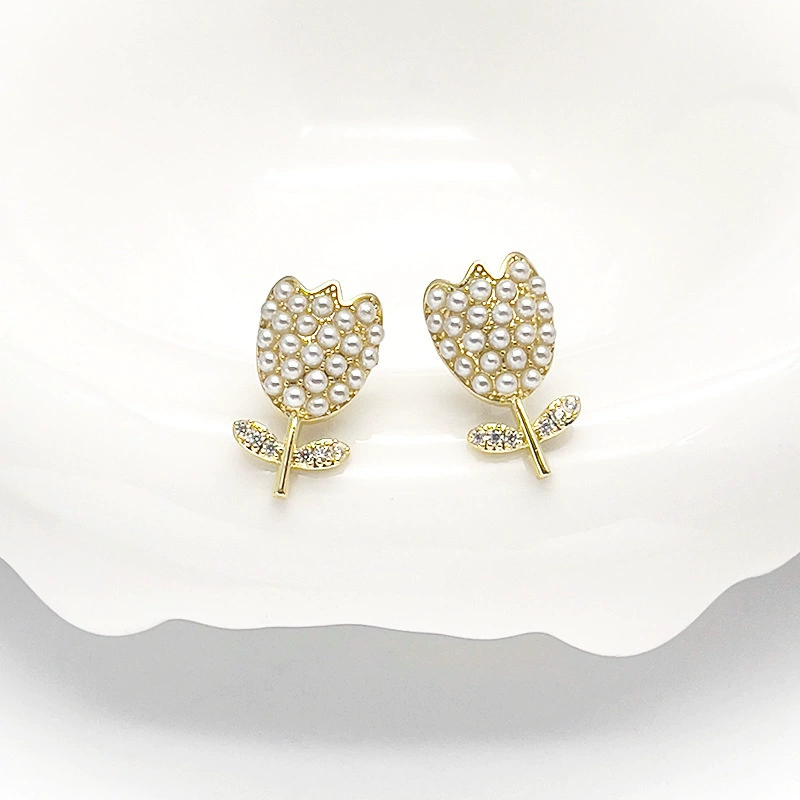 Cute universal earrings pearl, simple and elegant design