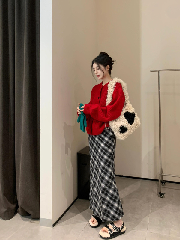 2025新年红色软糯纽扣开衫毛衣女秋冬新款宽松慵懒百搭针织外套潮|undefined