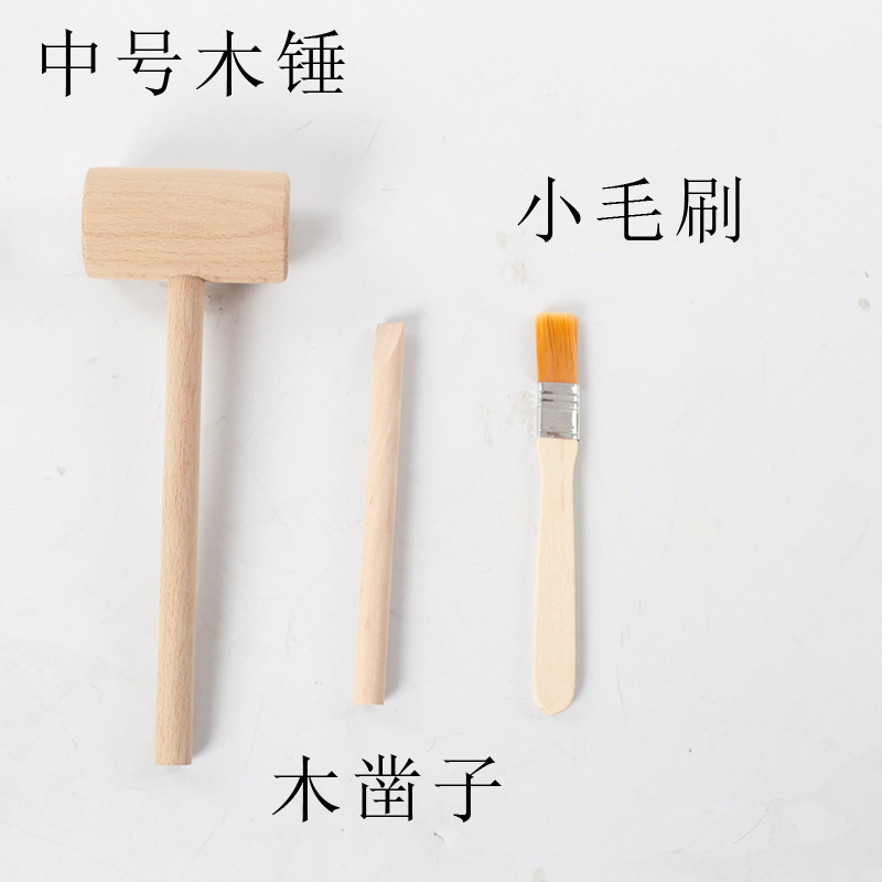 중간 나무 망치 + 나무 끌 + 작은 브러시