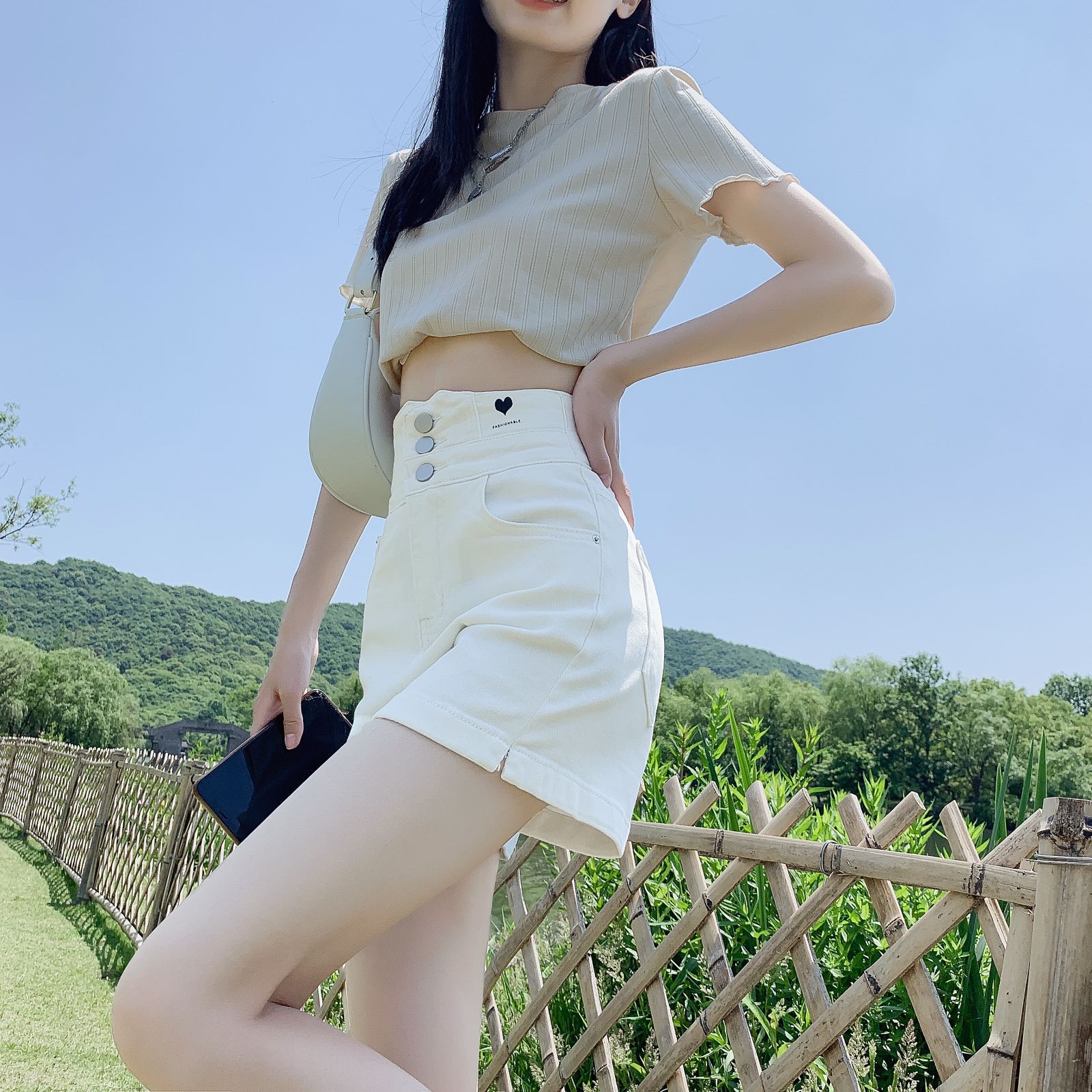 하얀색