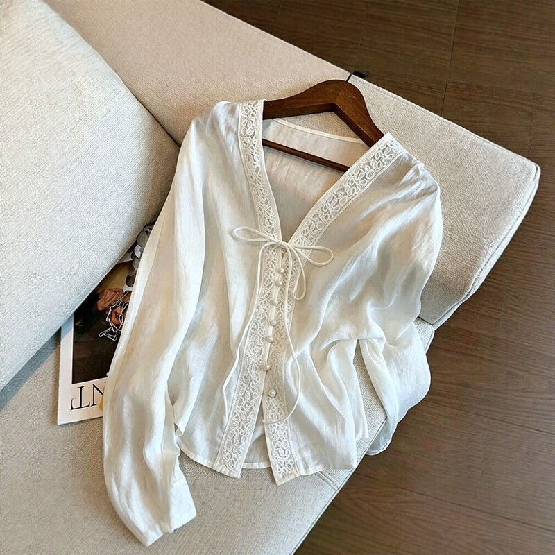 French-style V-neck lace spliced sunscreen shirt for women, summer thin loose-fitting casual and elegant shirt French-style V-neck lace spliced sunscreen shirt for women, summer thin loose-fitting casual and elegant shirt