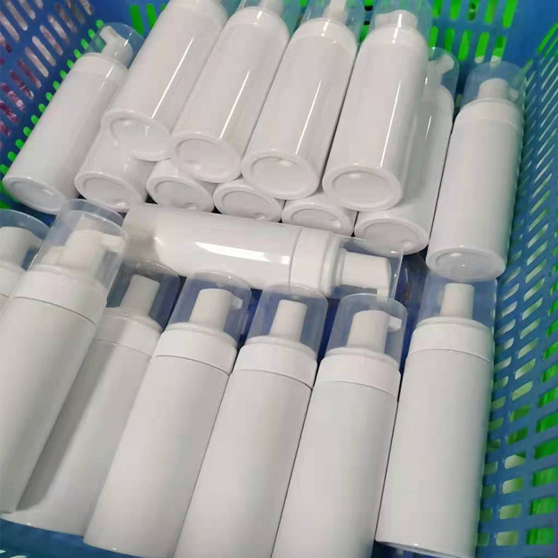 Source manufacturer offers OEM and custom labeling services for feminine hygiene products, including antibacterial cleansing and care solutions for women