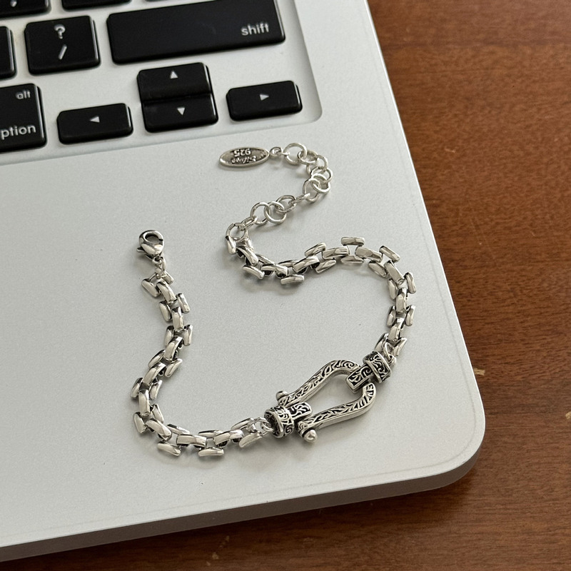 Personalized Fashion Tang Grass Pattern Horseshoe U-shaped Bracelet Women's Retro Cold Style Strap Chain All-match Personalized Bracelet Personalized Fashion Tang Grass Pattern Horseshoe U-shaped Bracelet Women's Retro Cold Style Strap Chain All-match Personalized Bracelet
