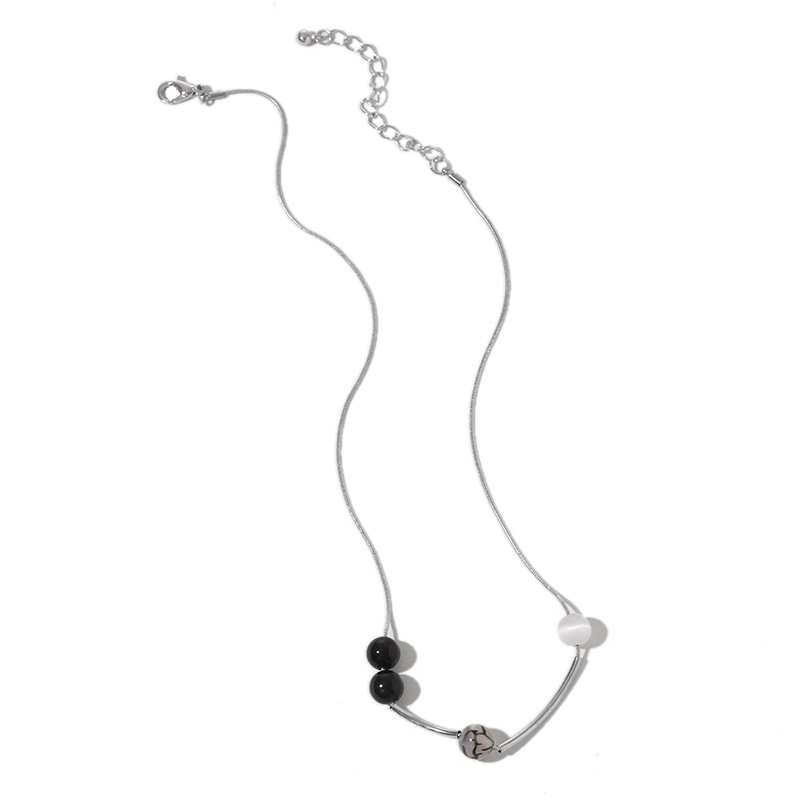 Collana sottile minimalista con perle di calcedonio nero_voghion.com