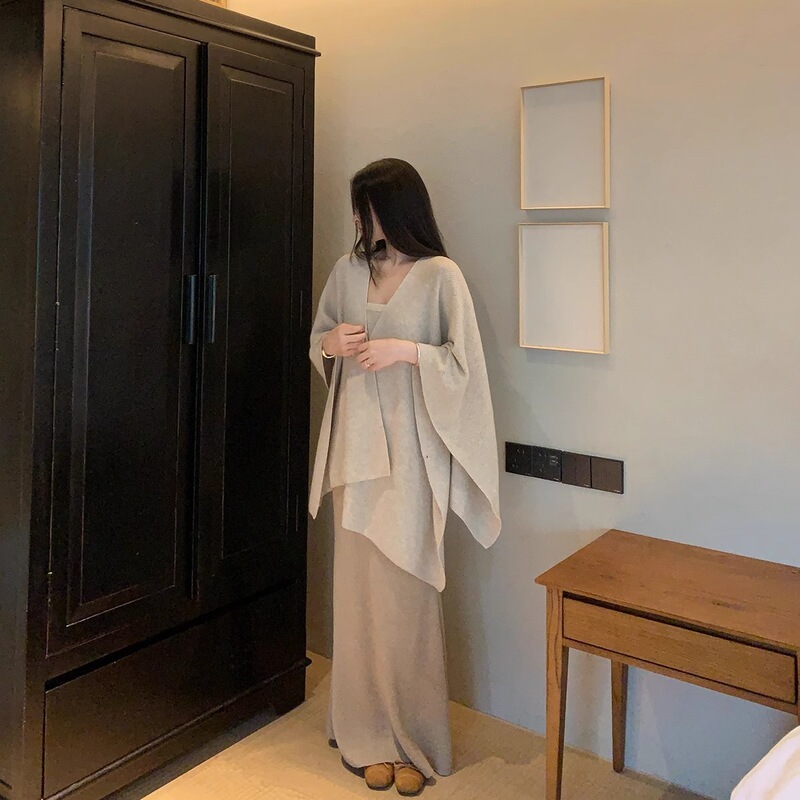 気品が優しくて、やせているストレートショールの尾のスカートは身長のウールのメリヤスを抑えません。|undefined