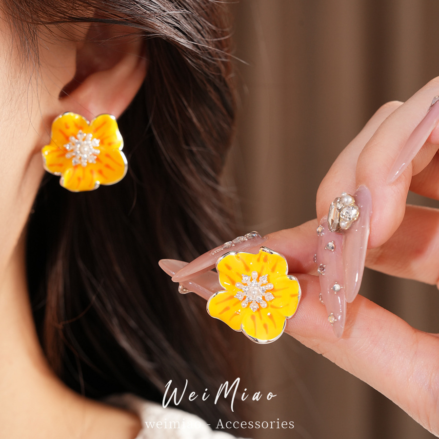 Agujas de plata goteando aceite flor de zircon perlas perlas frescas dulces aretes de viento pastoral ligero lujo alta sensación auriculares al por mayor