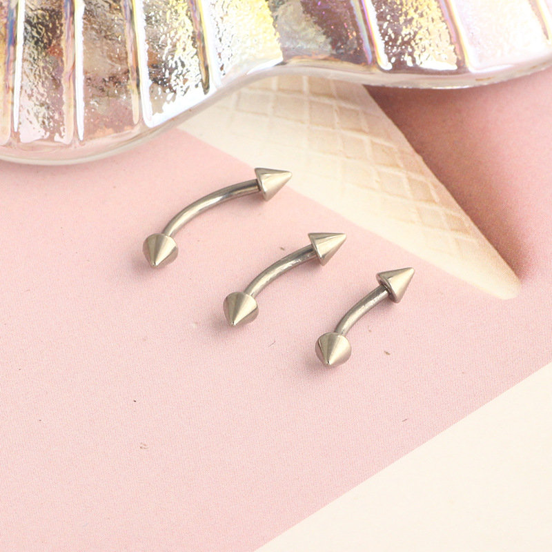 16G labret stud size and finish detail
