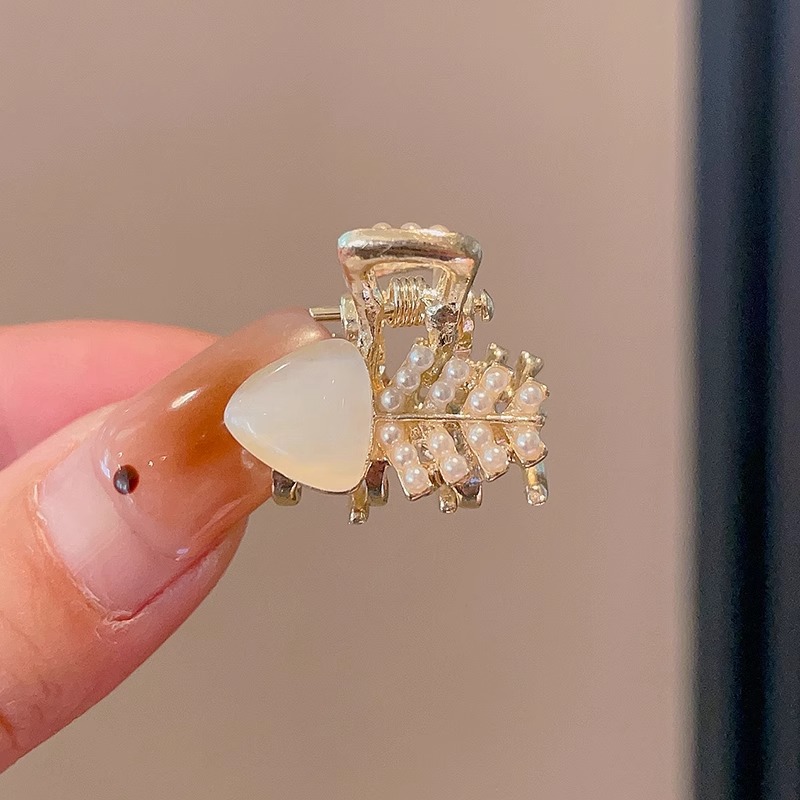 Nuevo medio lazo pelo pequeño clip simple tiburón clip accesorios para el cabello para las mujeres Pequeño clip de metal tamaño pequeño perla horquilla rota 2024