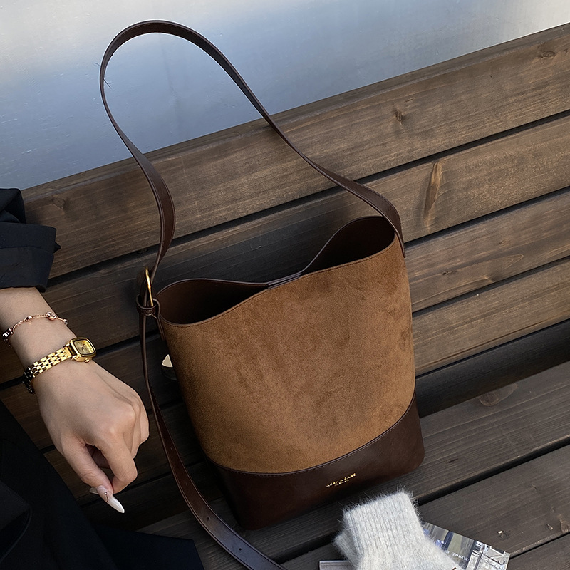 Retro Large Capacity Underarm Bag For Women Autumn/Winter 2025 New Trendy Fashion Suede Bucket Bag Shoulder Tote Bag