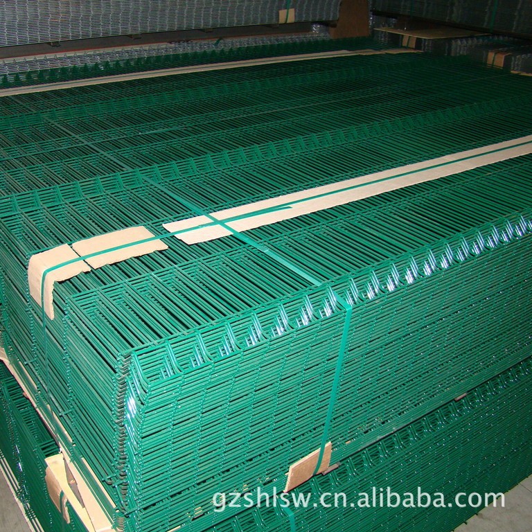 厂家供应双边丝护栏网体育围栏网小区防护网包胶护栏网庭院防护网