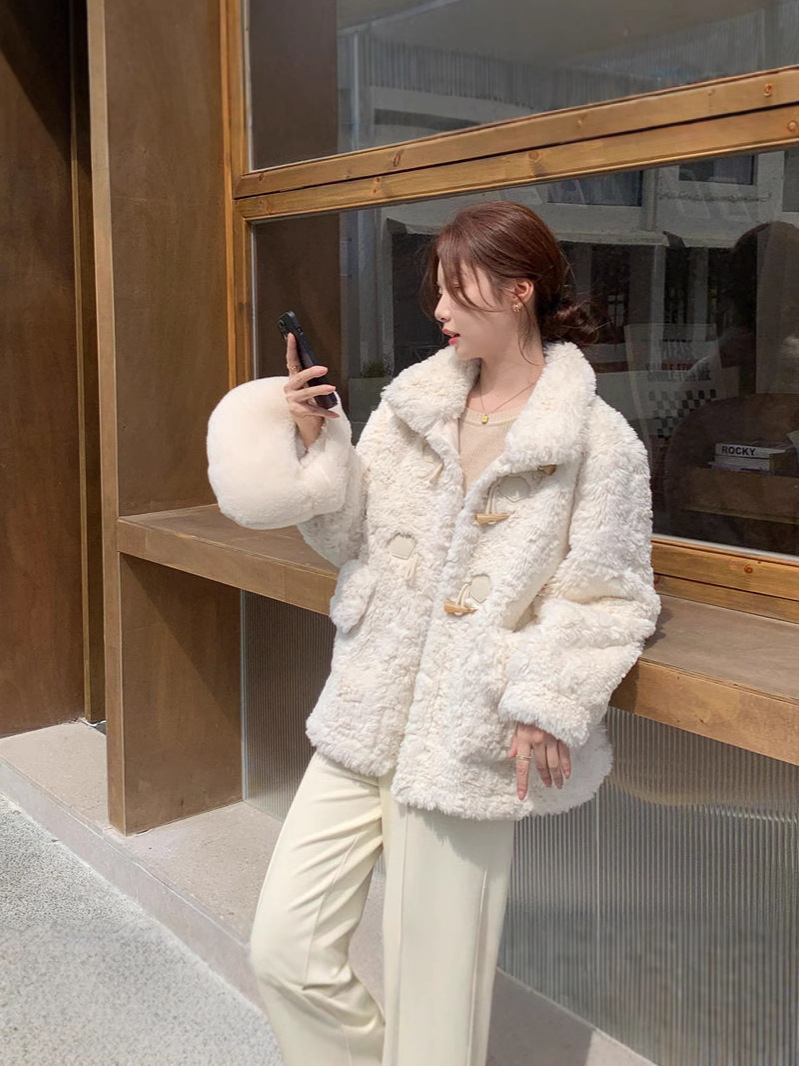 2025年冬新作 模造ウサギ毛皮コート レディース 韓国風 ゆったり ホーンボタン ラムウール風 おしゃれ 模造毛皮コート