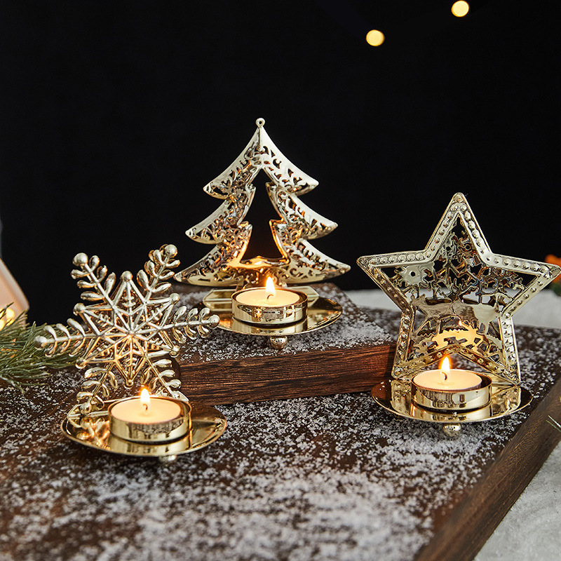 クリスマスの新しい金色の透かし彫りの鉄の芸のフランスのロマンチックなろうそくの台のデスクトップは祝日の雰囲気の道具の置物を飾ります。|undefined
