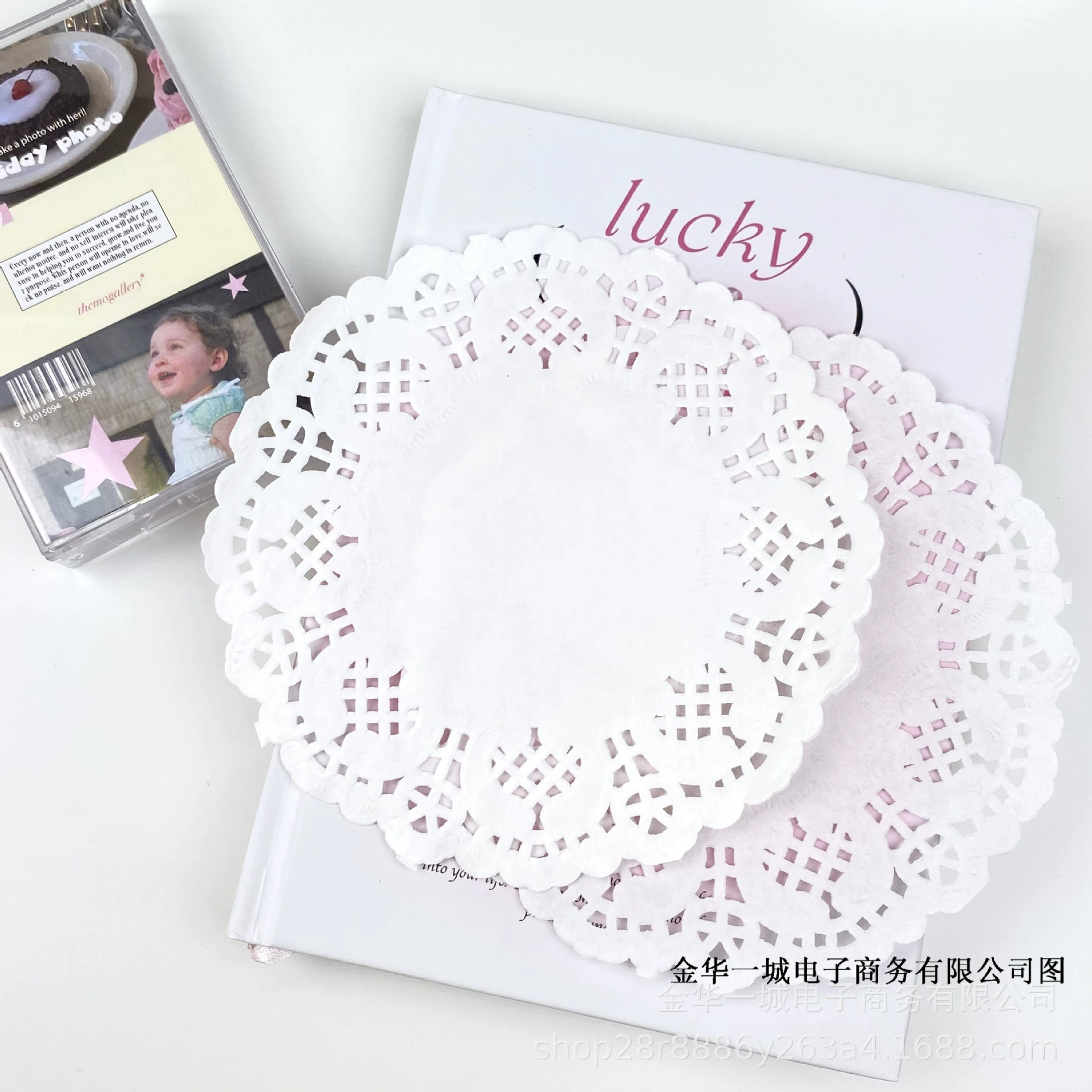Decorative Paper Doilies, White Round & Heart Shapes, 10 sheets/bag, 11.5 cm Diameter