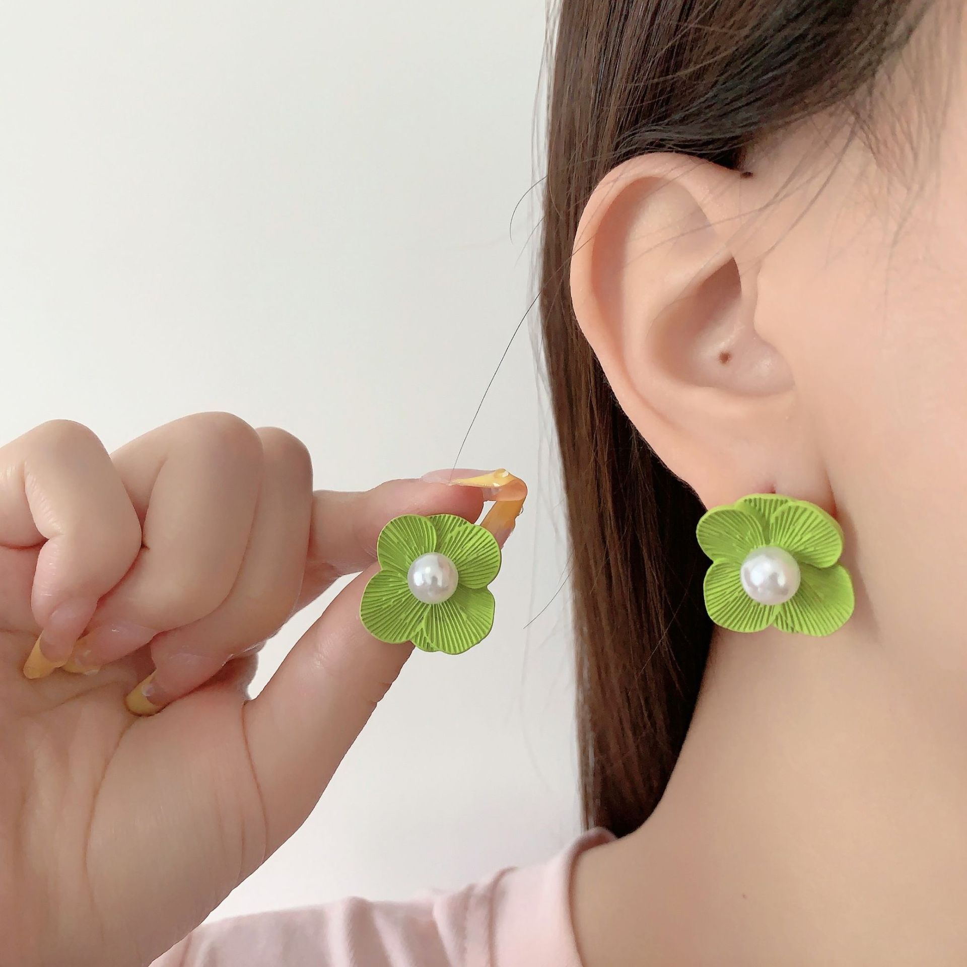 Fresh cute universal fashionable earrings pearl