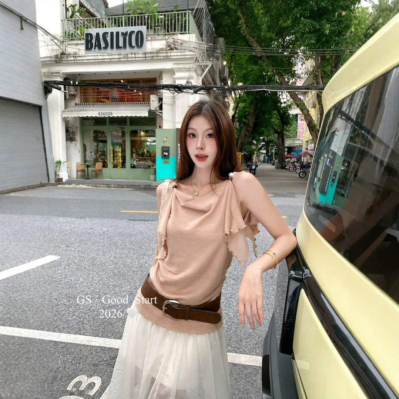 【Fei】A Stylish Addition to Your Outfit That Hits the Aesthetic Mark! Korean-Style Elegant Knit Top with Wooden Button Design and Ruffled Sleeves