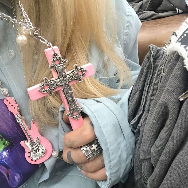 トレンディでクールなゴシックスタイルのピンクのクロスネックレス、女性用、パーソナライズされたニッチデザイン、ハンサムで多用途なネックレス|undefined