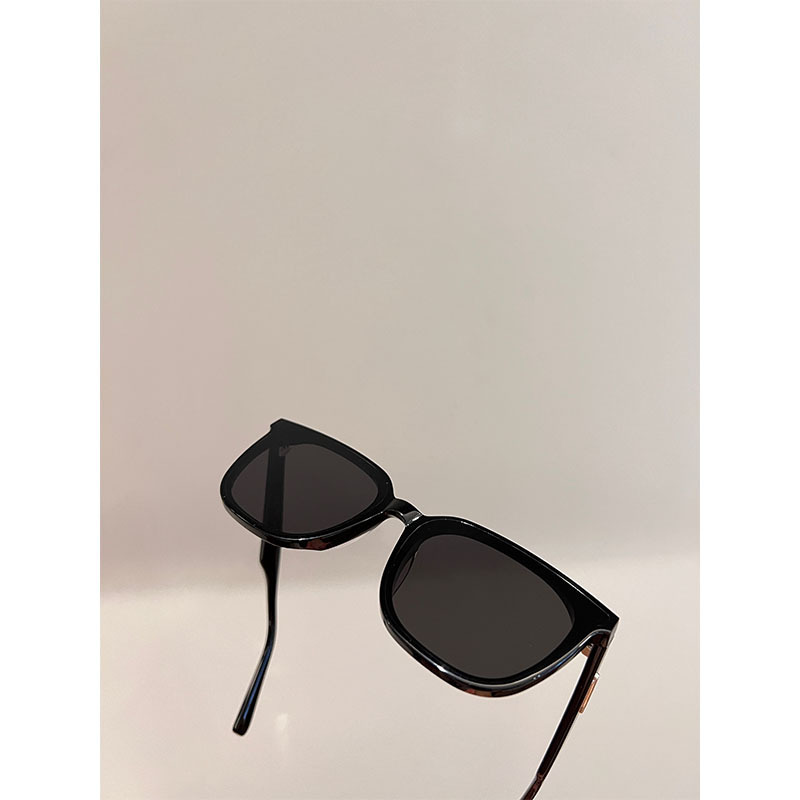 Gm Couple Style Summer B-Shaped Sunglasses with Black Frames That Don’T Choose Your Face, Brown Retro Sunglasses for Men and Women, Sun Protection Glasses