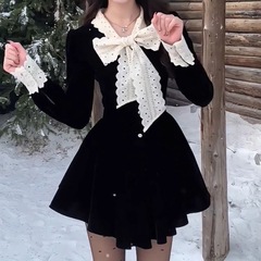 韓系の名媛風の黒いワンピースの女性2025春の新しい香風は腰の王女のスカートの小さい背のかわいいスカートを収めます。