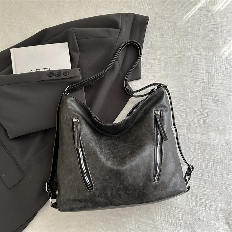 Bolsa de brazo de moda retro para mujeres otoño y invierno 2024 nueva mochila de gran capacidad para viajar, alta sensación de mochila de hombro