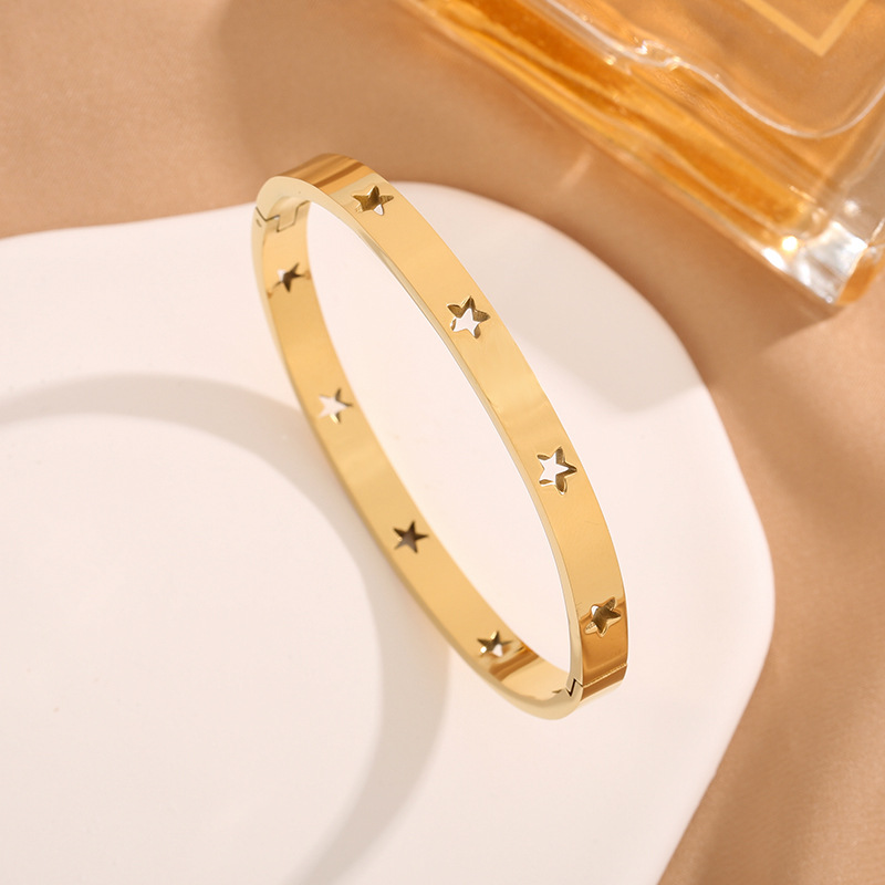 Z258 hollow pentagram bracelet golden color