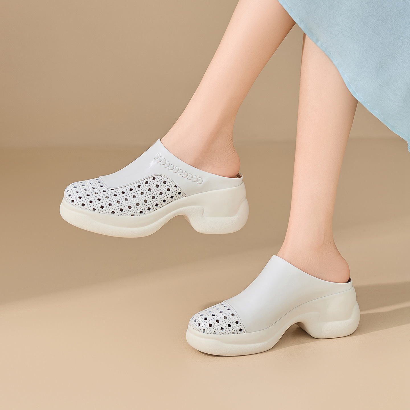 Dép sandal nữ da bò dệt rỗng, mũi trùm hở gót, đế dày ngoài trời — màu trắng ngà