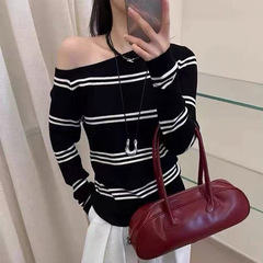 韩版复古条纹斜肩毛衣针织衫女秋季长袖收腰修身打底内搭露肩上衣