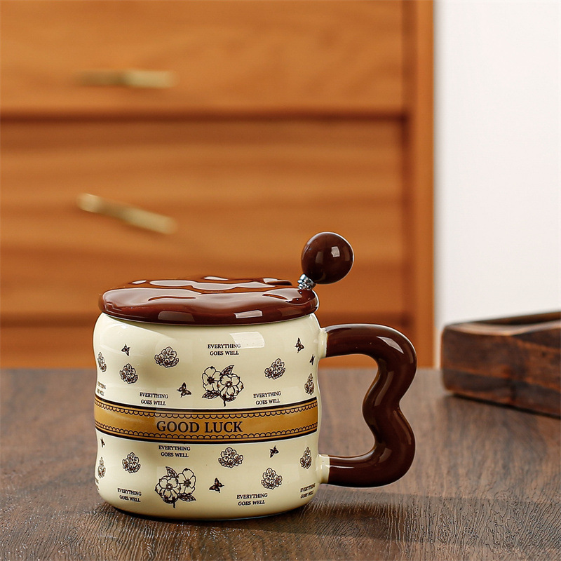 Flores retro tazas de alta sensación de marca de oficina simple para el hogar tazas de agua de niñas con tazas de desayuno de pareja de café con tapa