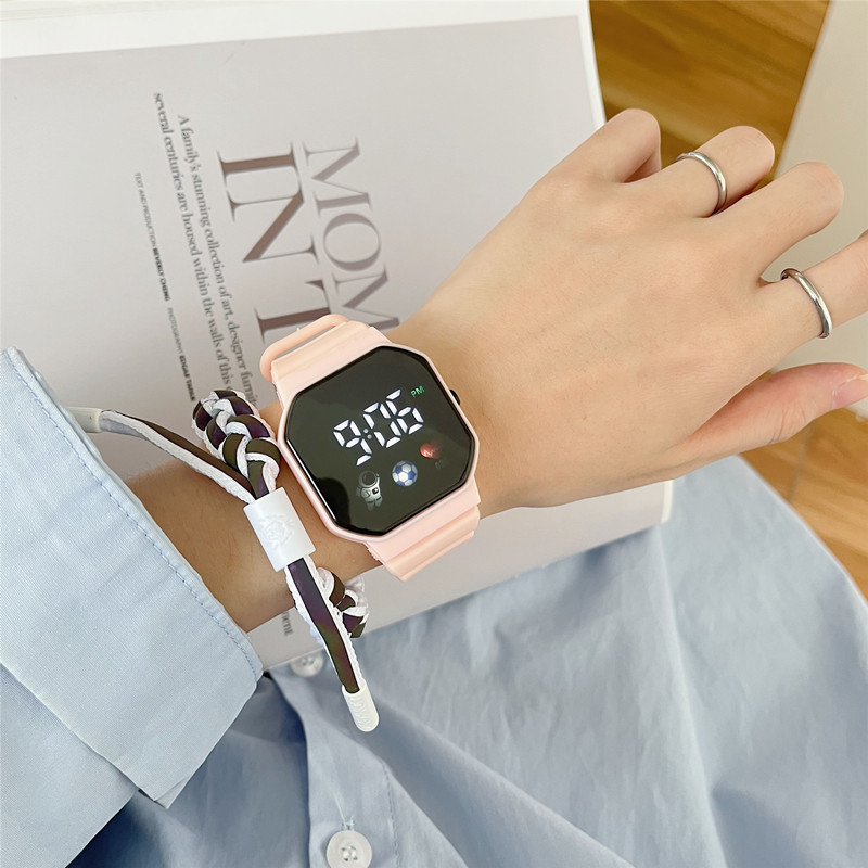 Reloj de astronauta LED con sentido de ciencia y tecnología, estudiantes de sexo masculino y femenino, reloj electrónico infantil impermeable de moda simple y de alto valor