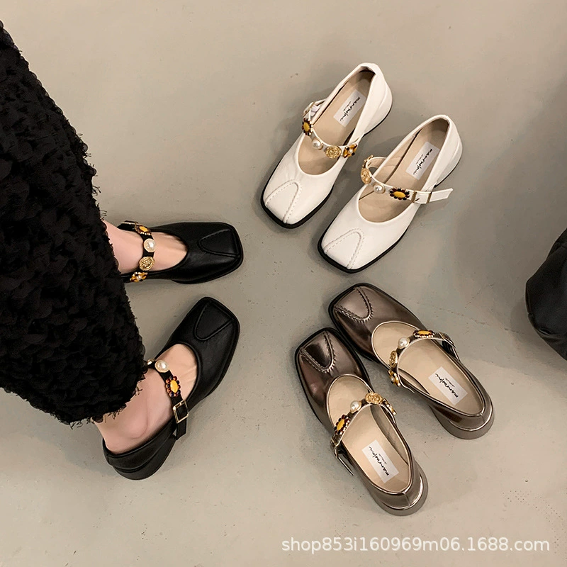 Женские туфли Мэри Джейн из мягкой кожи с квадратным носком, толстым каблуком и французским стилем, весна-лето 2025, новая модель, подходят к юбке, маленькие кожаные туфли.