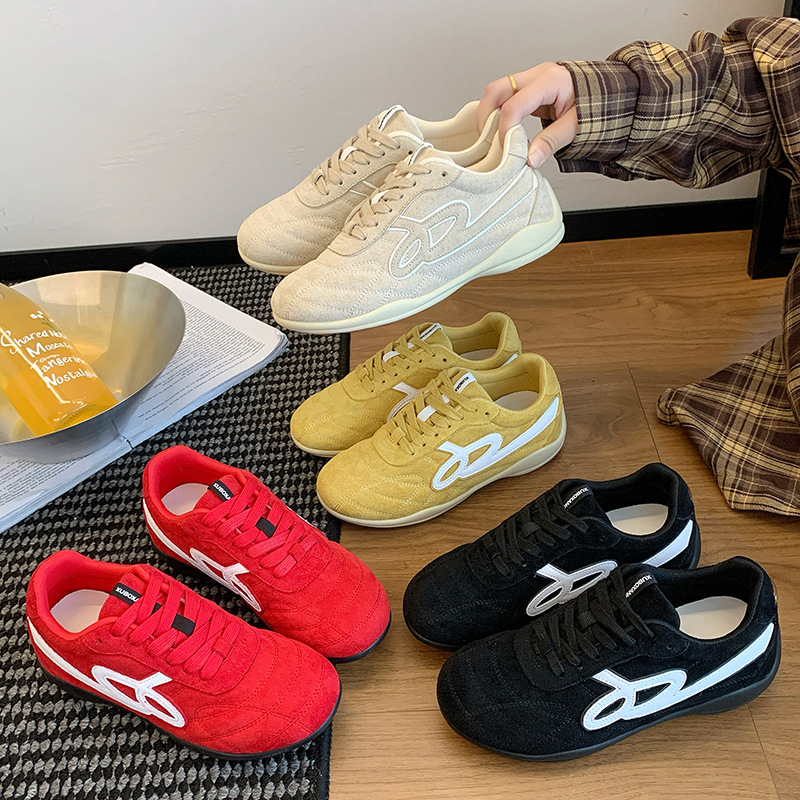 다재다능한 빨간색 육군 훈련 신발, 남성과 여성을 위한 새로운 여름 야외 스포츠 및 캐주얼 신발, 두꺼운 밑창 틈새 복고풍 레이싱 신발