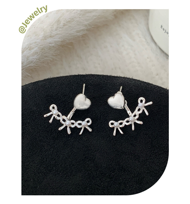 1 Pair Quantity Casual, Daily, Shopping Occasion Alloy Material 1 Pair Elegant Simple Style Classic Style Star Heart Shape Bow Knot Plating Alloy Silver Plated Ear Studs