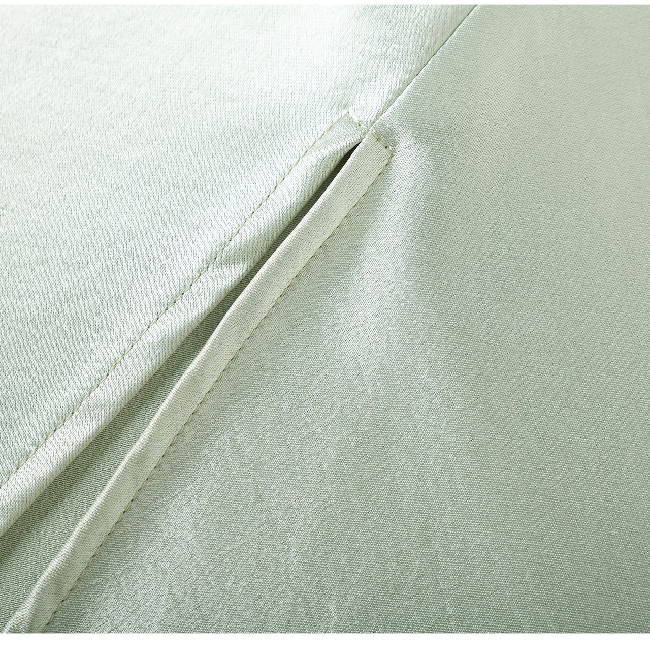 Chân váy satin thiết kế xéo gấu, chất liệu mỏng nhẹ thoáng mát — màu đen chi tiết 38