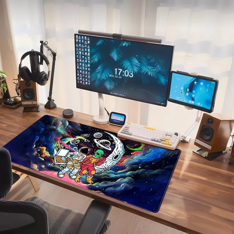 Trendy and cool space astronaut alien mouse pad, thickened edge-locking gaming anti-slip large keyboard pad Trendy and cool space astronaut alien mouse pad, thickened edge-locking gaming anti-slip large keyboard pad