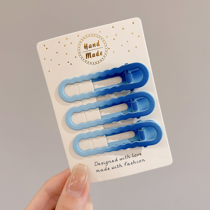 2025 primavera Klein azul clip de cabello nueva tarjeta de cabello sin rastro rojo en línea con el mismo toque de cabello lateral frisa clip de cabeza