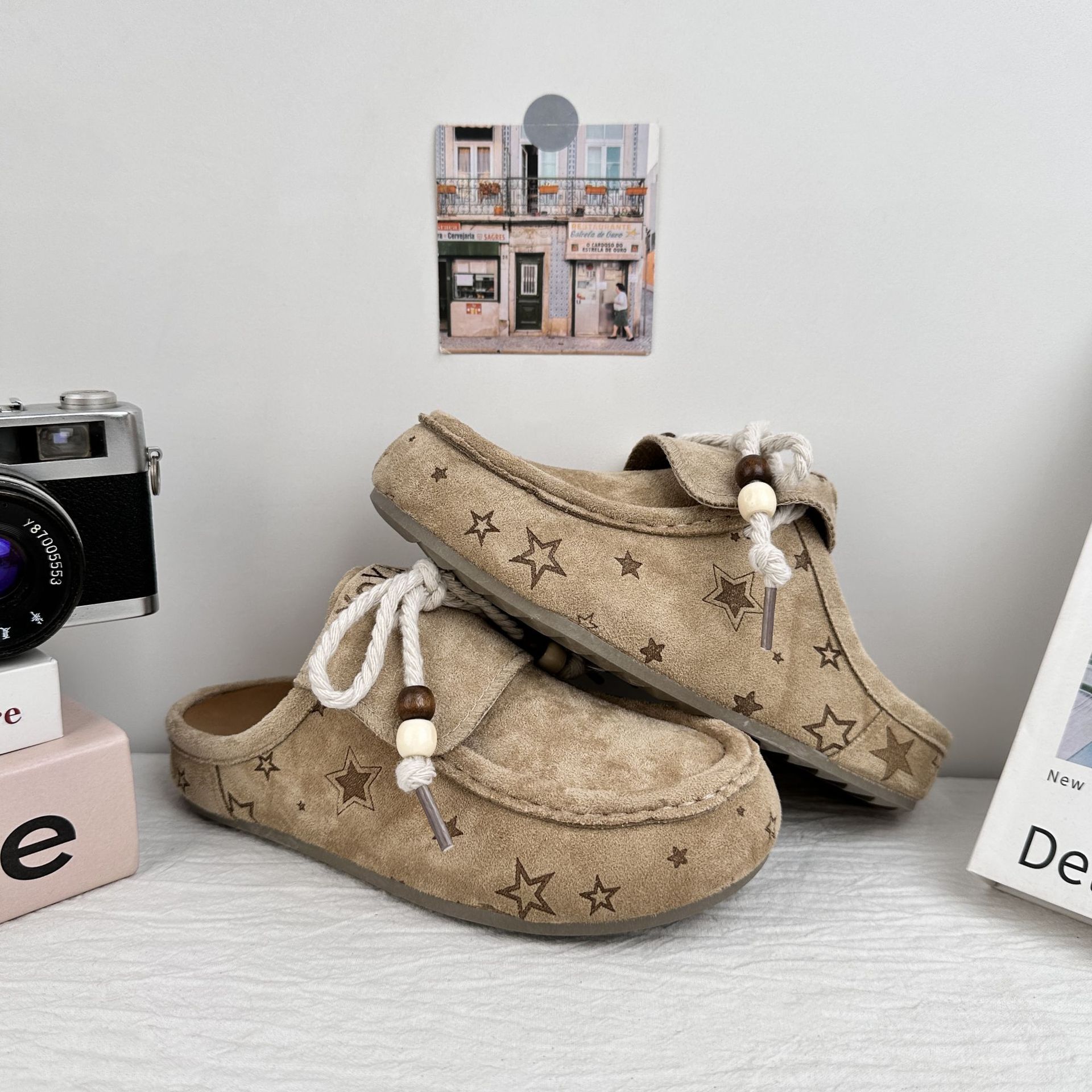 Yuanbo Baotou medio zapatillas mujeres 2025 verano nuevo bolken de mujer zapatos blancos pequeños zapatos de skate zapatos casuales