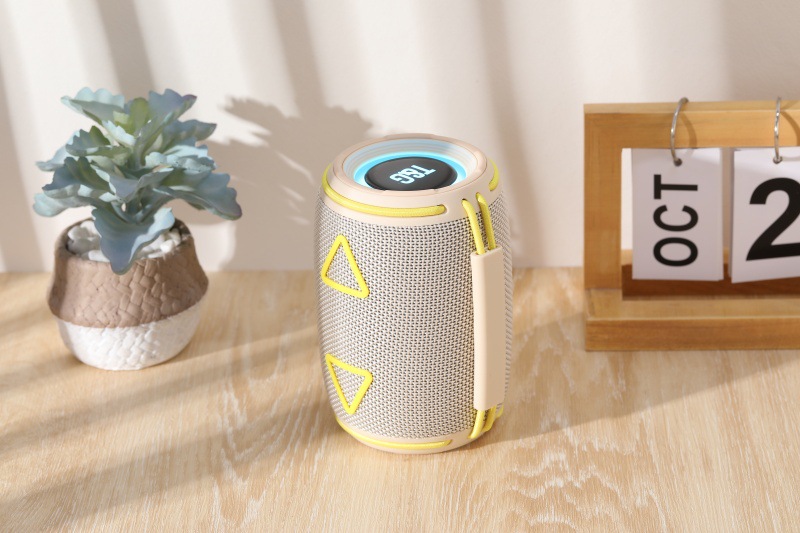 Altavoces Bluetooth inalámbricos transfronterizos TG657 tarjeta portátil al aire libre subwoofer mini altavoces Bluetooth de sonido pequeño