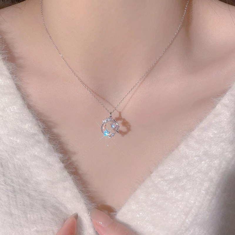 Star Moon Collar Mujer Luz Lujo Verano Diseño Sentido Estrella Estrella Luna Colgante Titanio Acero Dulce Sueño Piedra vidriada Cadena de clavícula