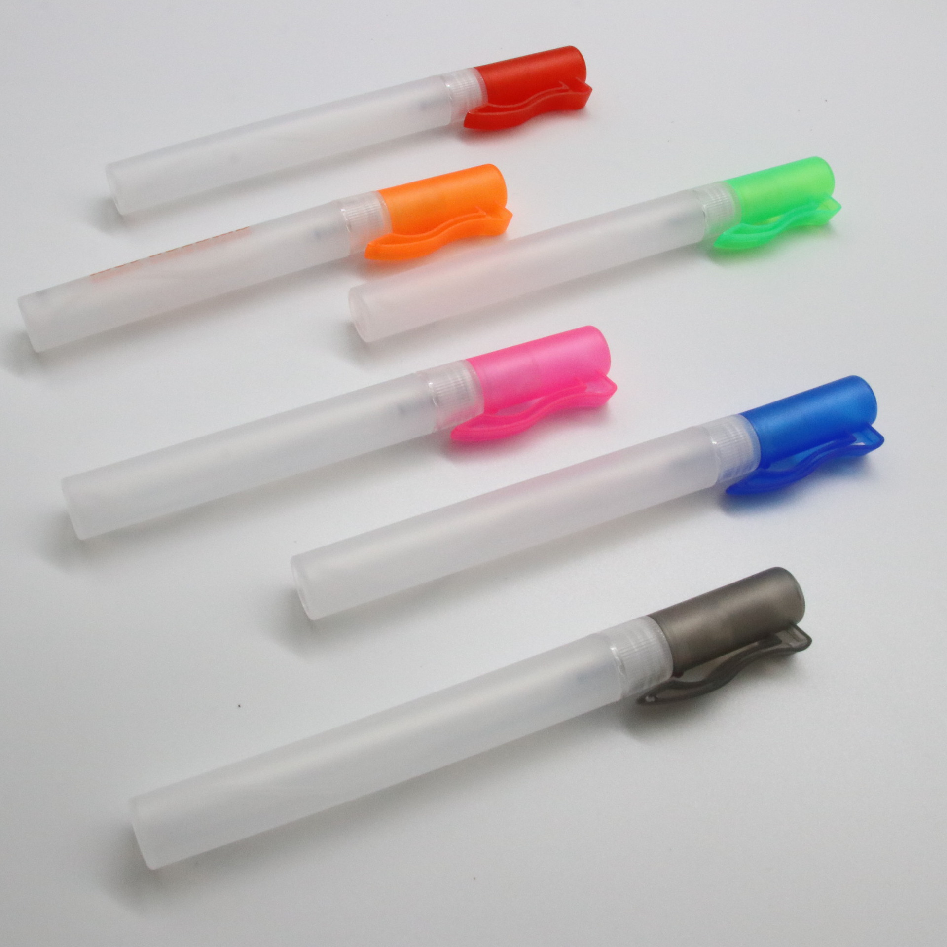 8 ml 10 ml pluma clip perfume pluma sub-botella portátil hidratante spray botella fina niebla Impresión logotipo de la empresa