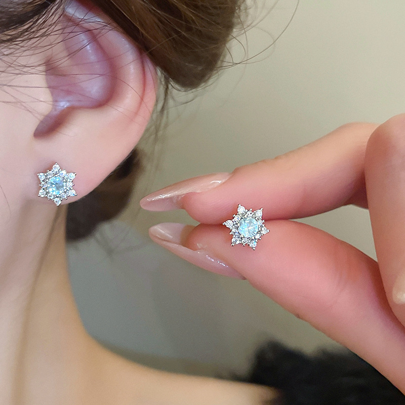 Pendientes de perlas de flor de circón de aguja de plata, pendientes de lujo de alta gama de lujo ligero exquisito, pendientes de todo fósforo blanco de moda de nicho al por mayor