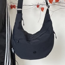 2025跨境泡芙系列新款时尚简约休闲大容量百搭男女通用单肩斜跨包