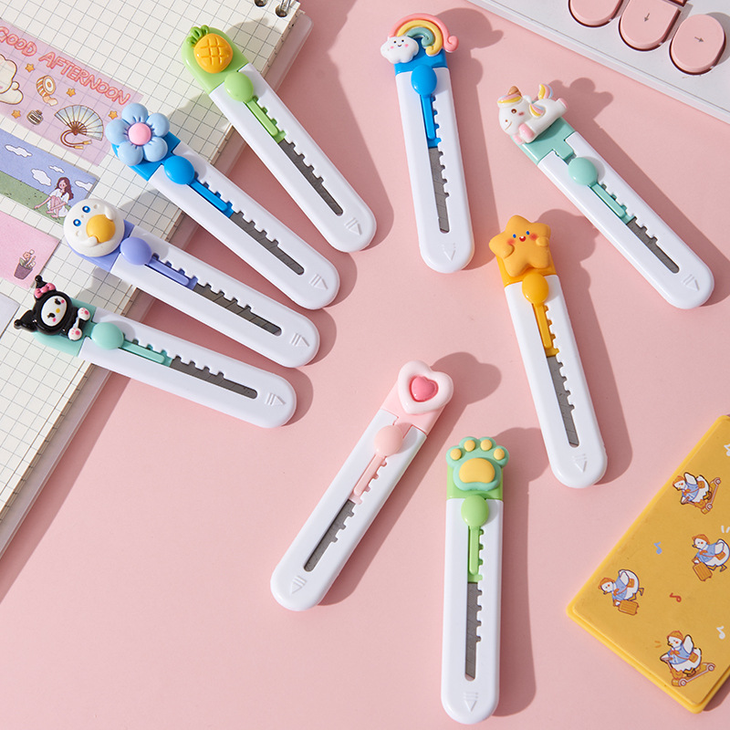 Hermoso mini cuchillo de dibujos animados portátil desmontable paquete expreso cuchillo de oficina de estudiantes cortadores de papel cuchillo manual