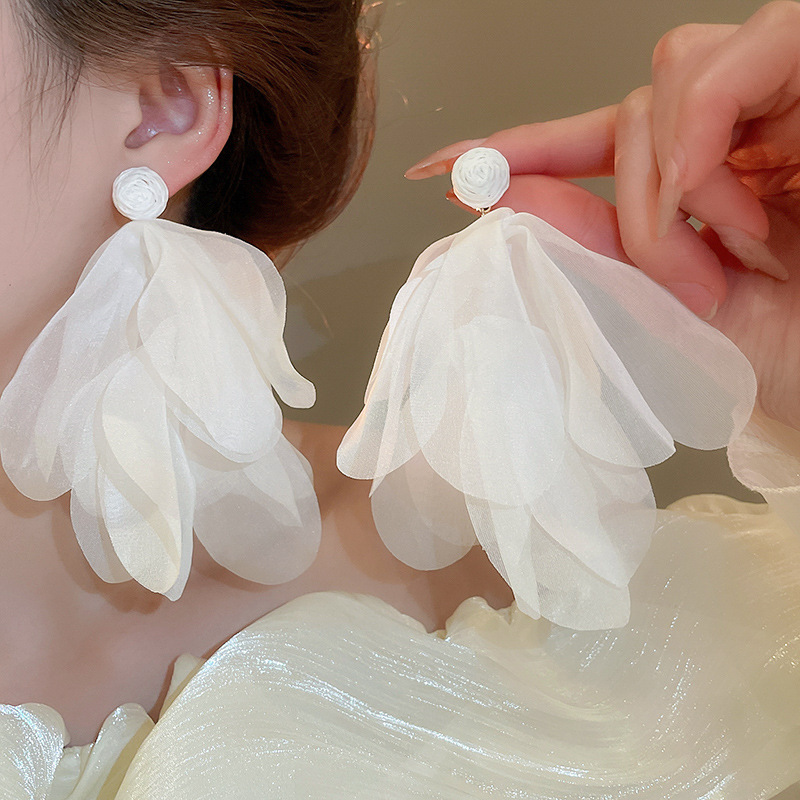 Pendientes de borla de flores de hilo de malla de tela de aguja de plata Pendientes dulces y frescos Pendientes de todo fósforo de moda Sensación de alto nivel de nicho