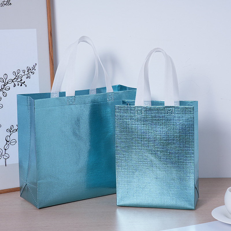 Bolsa de regalo especial de fiesta transfronteriza pequeña película de aluminio en relieve no tejido bolsas láser personalizadas no tejidas