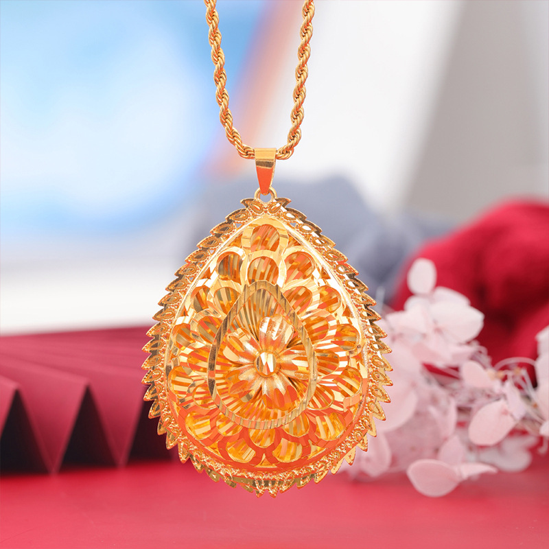 Sand Gold hombres y mujeres gota de agua colgante flores como brocado joyería hueca estilo nacional todo fósforo accesorios de temperamento suministro directo de fábrica