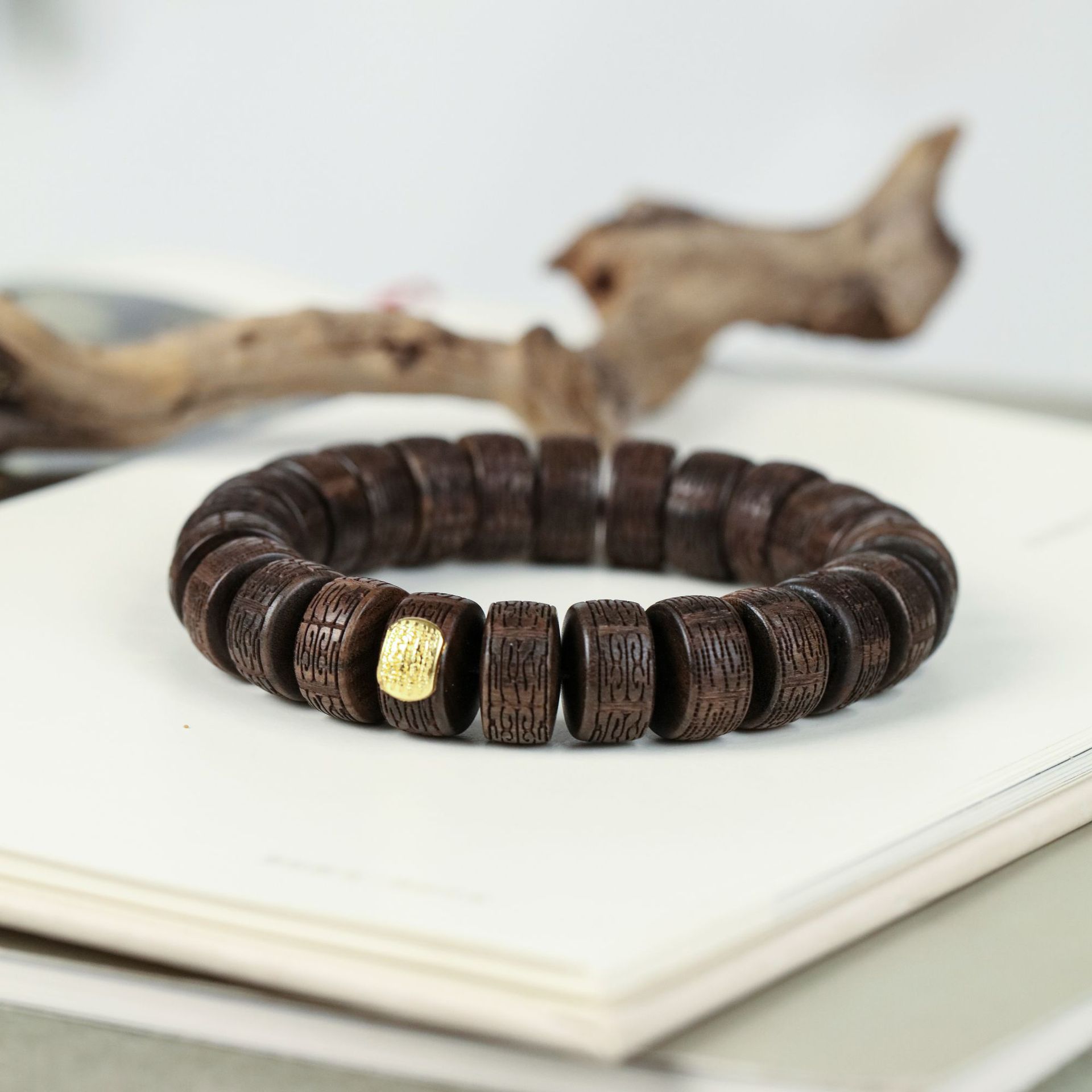 沉贵宝沉香手串沉水级直切药片天然鸡油黄蜜蜡琥珀手叠戴木质念珠