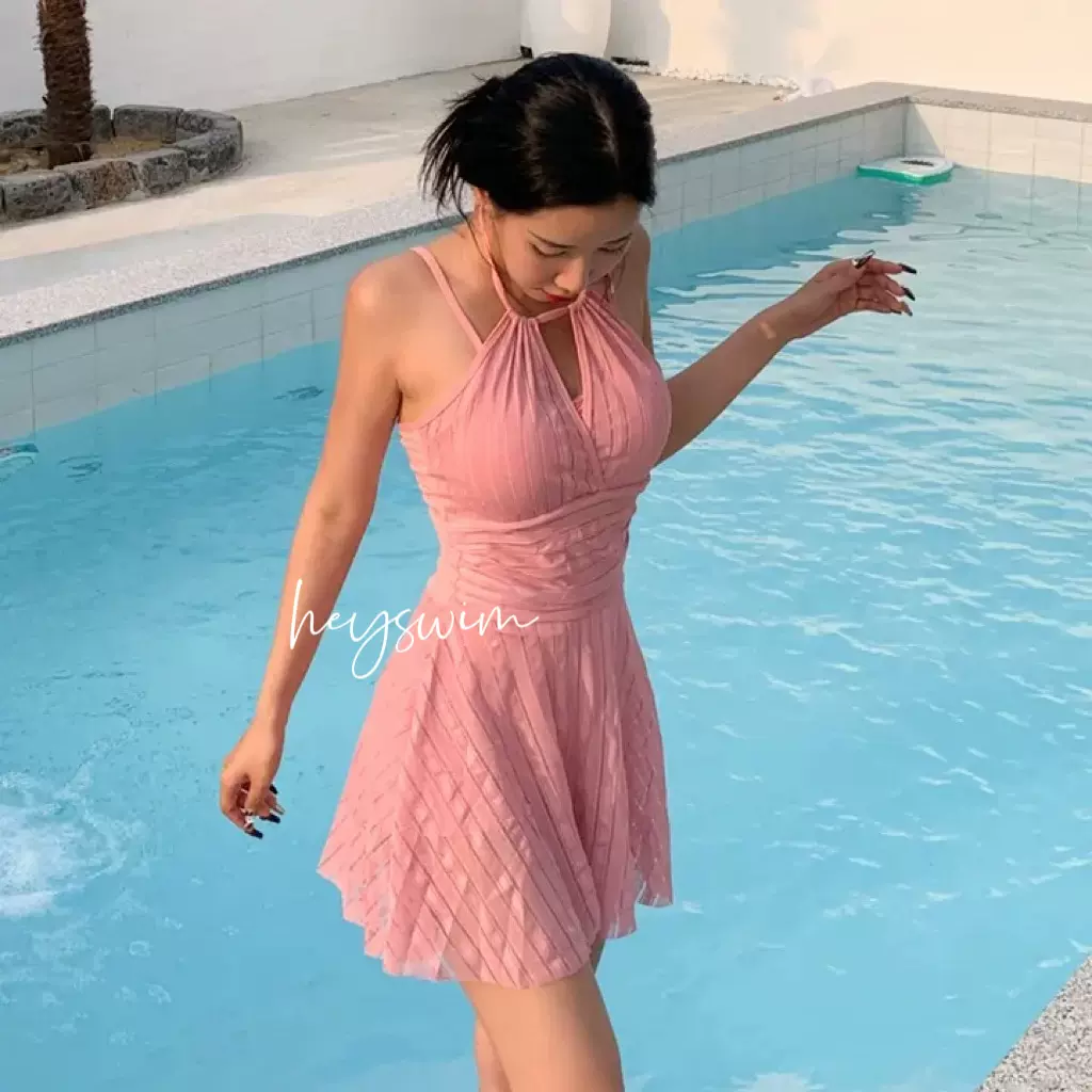 源头工厂新款纯色复古小胸挂脖超仙显瘦保守平角裙式连体泳衣女